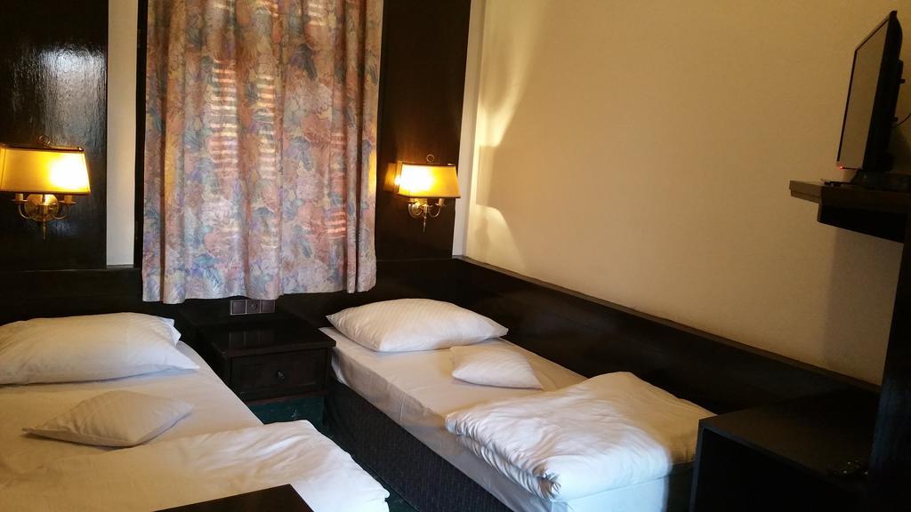 Hotel Conacul Balta Albă Esterno foto
