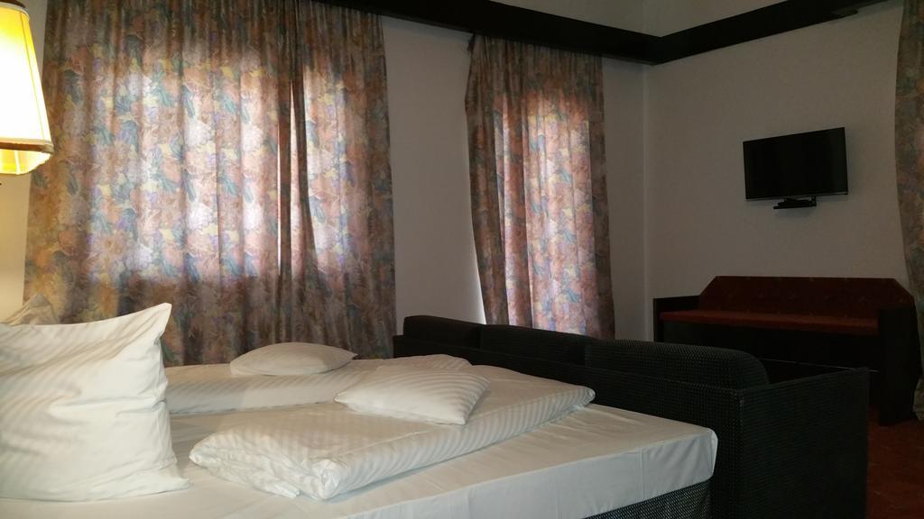 Hotel Conacul Balta Albă Esterno foto